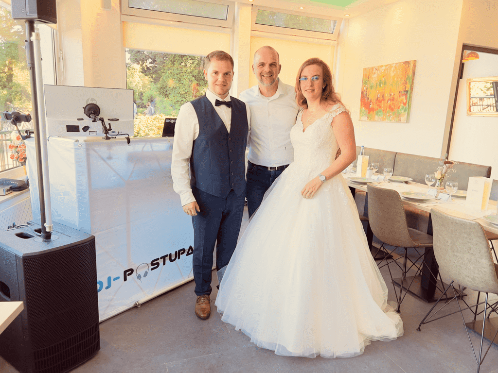 Das Hochzeitspaar Fabian und Simone bei DJ-Postupa