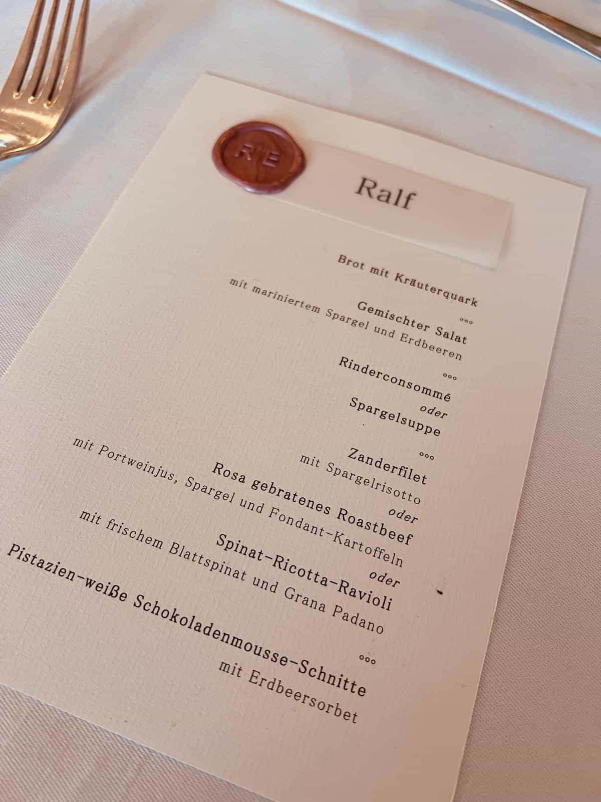 Das Hochzeitspaar Alessa und Jonathan bei DJ-Postupa