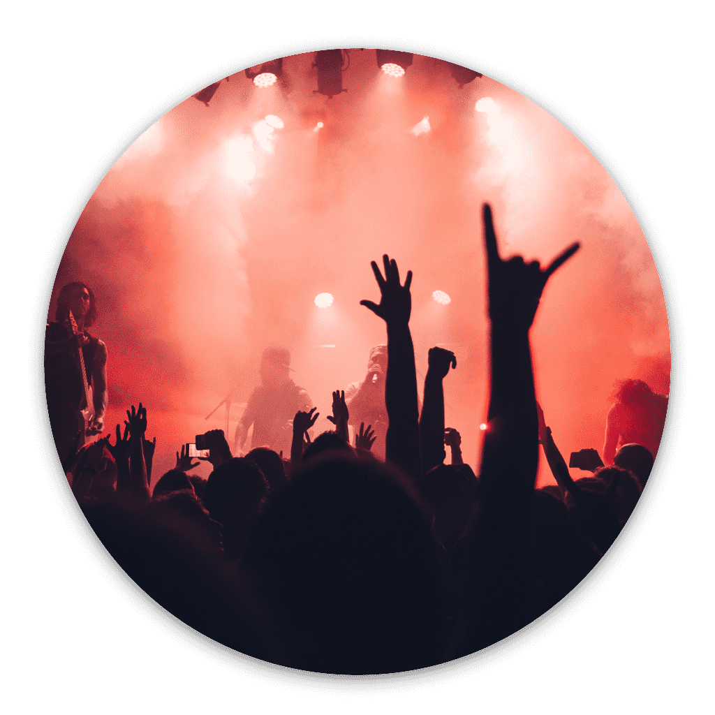 DJ-Postupa im Anzug